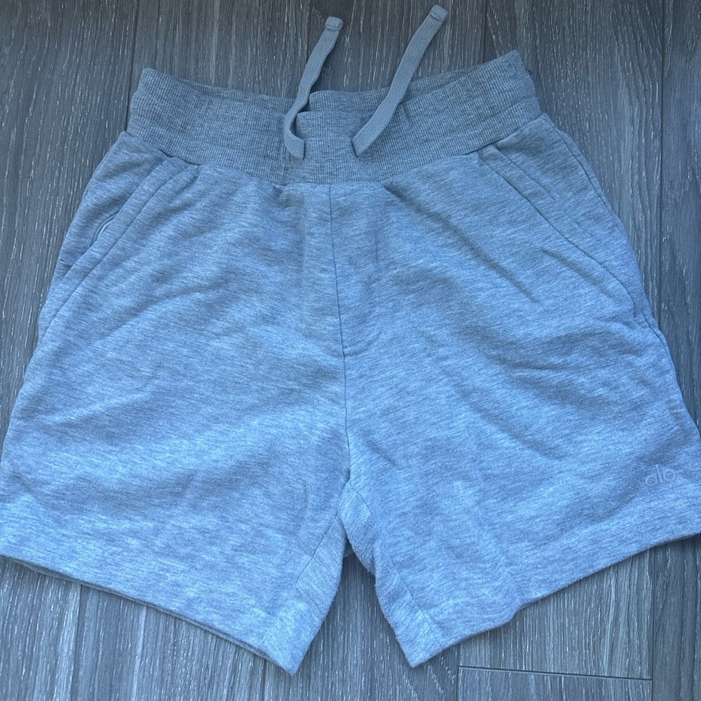 Alo sweat shorts so comfortable